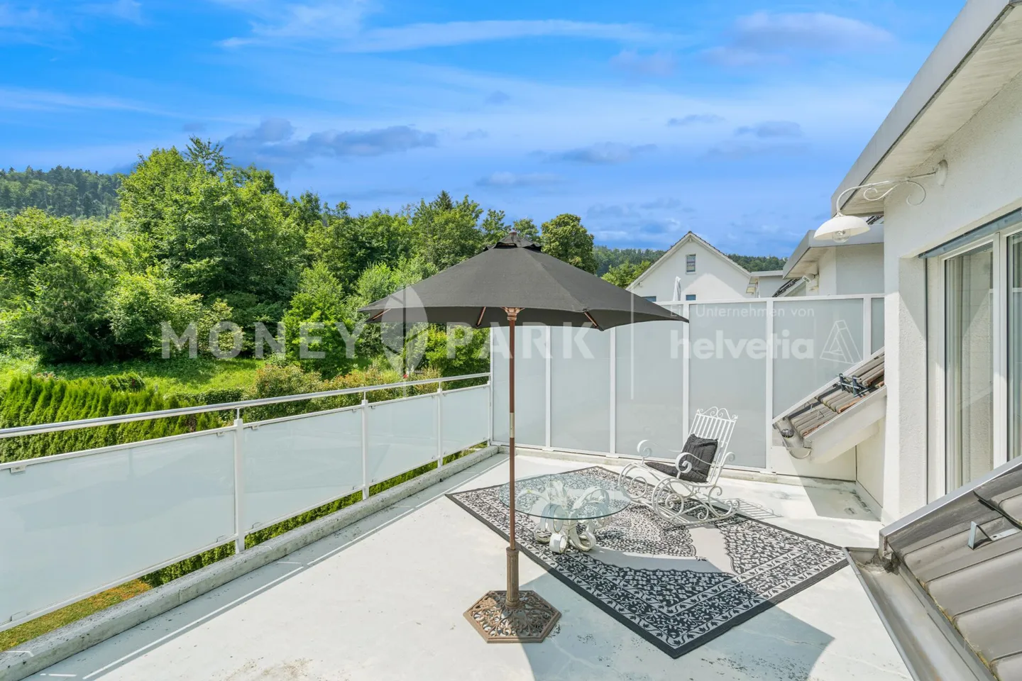 Living with a View - Well-maintained 5.5-room house on Pfannenstiel - Photo 5 of 14