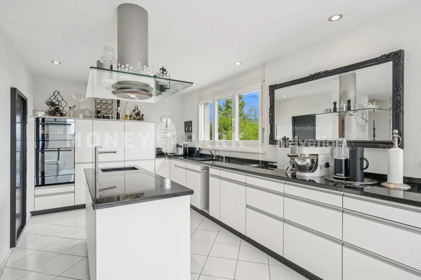 Living with a View - Well-maintained 5.5-room house on Pfannenstiel - Photo 6 of 14