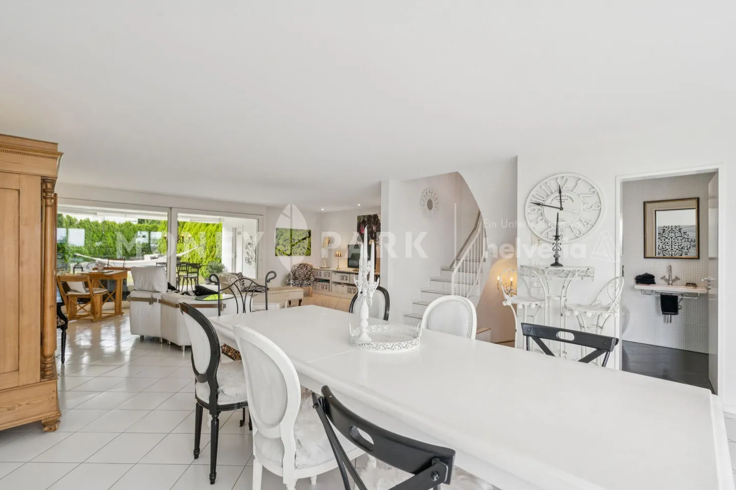 Living with a View - Well-maintained 5.5-room house on Pfannenstiel - Photo 8 of 14