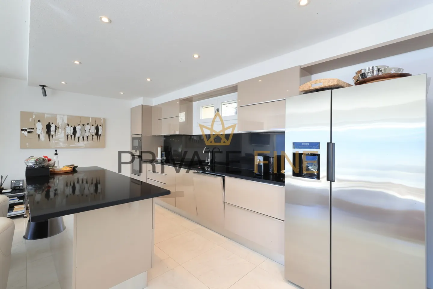 Villa moderna con piscina - Foto 2 di 6