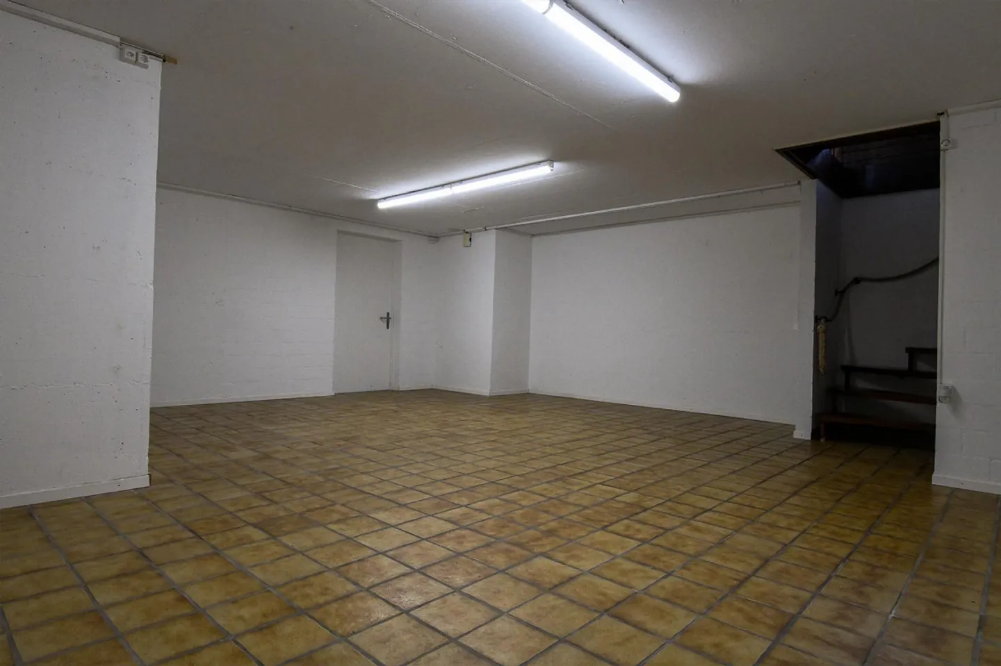 Shop/Office - Photo 14 of 16