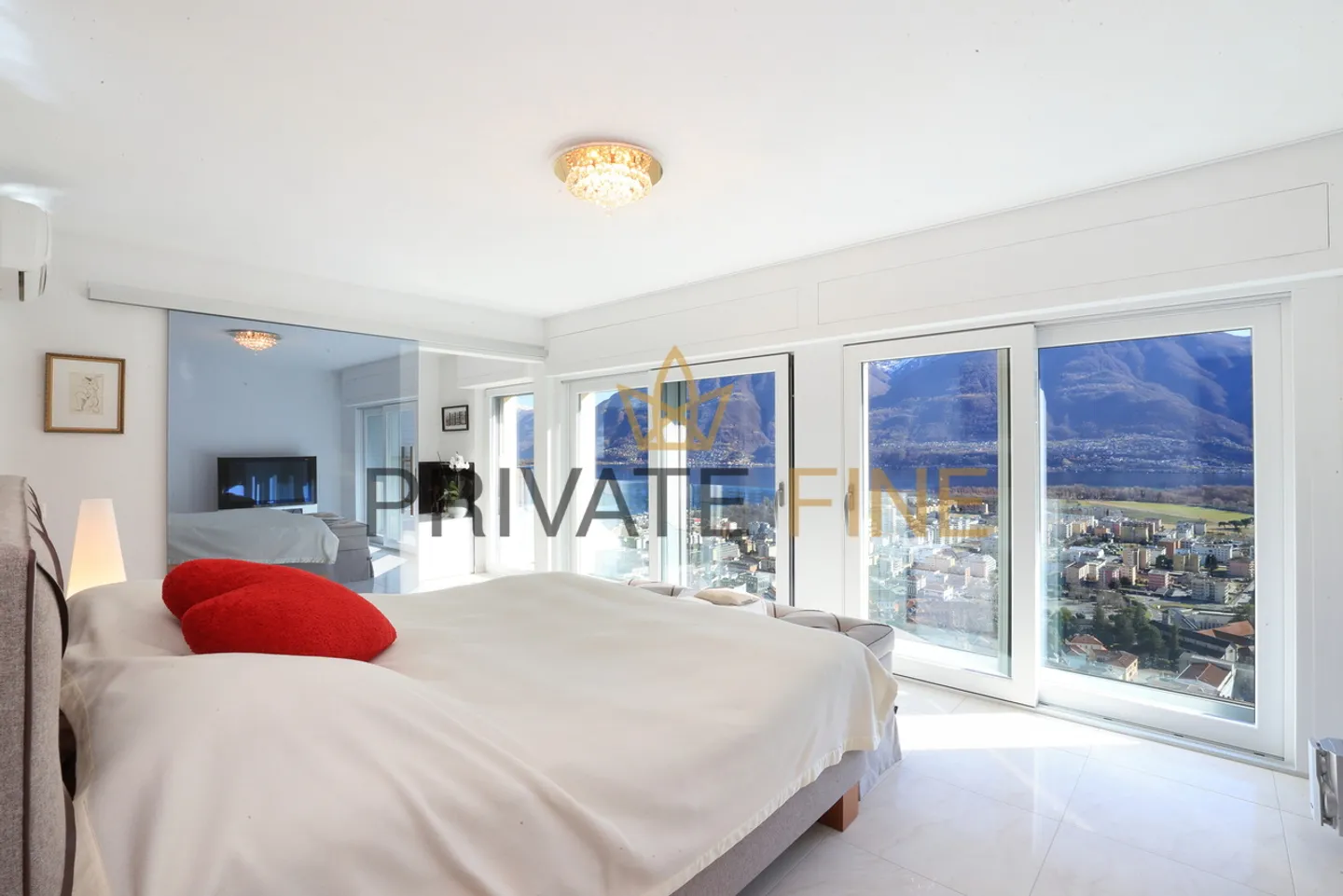 Villa moderna con piscina - Foto 3 di 6