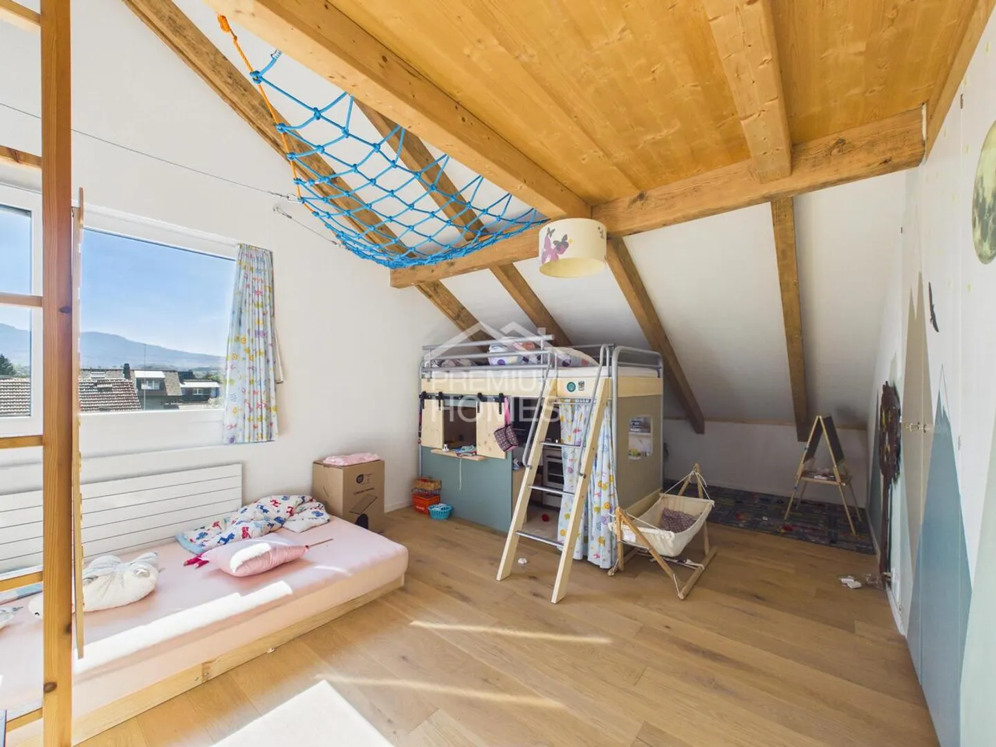 Dreamlike living with a view of the mountains - Photo 8 of 11