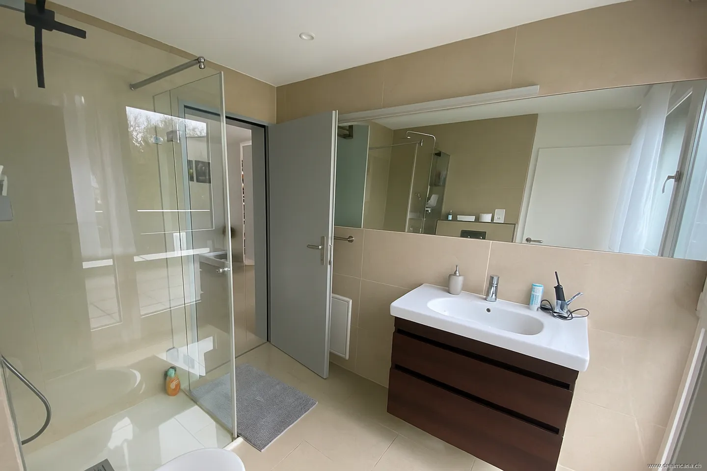 Central, Modern Living Near Highway - Photo 6 of 10