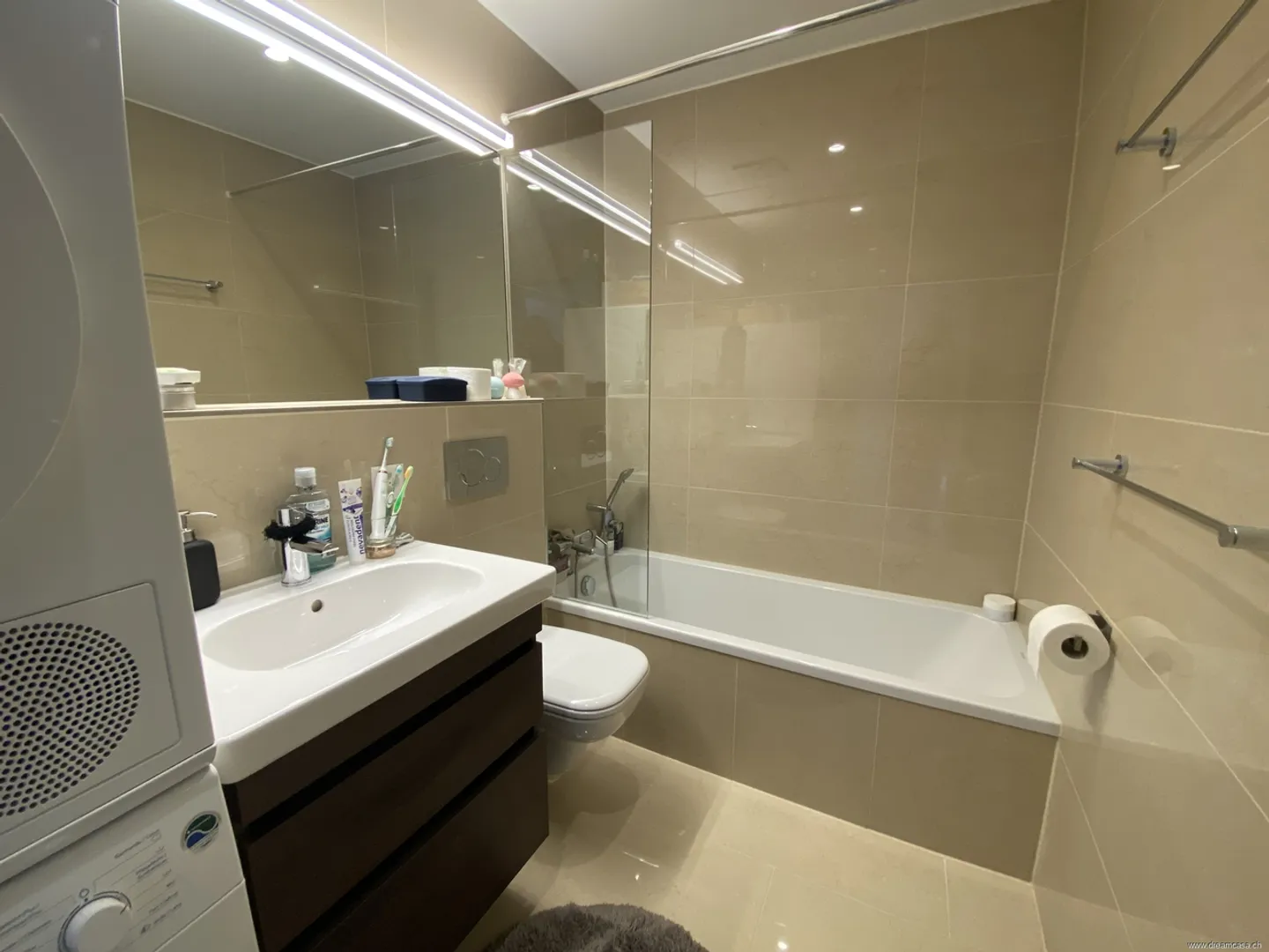 Central, Modern Living Near Highway - Photo 9 of 10