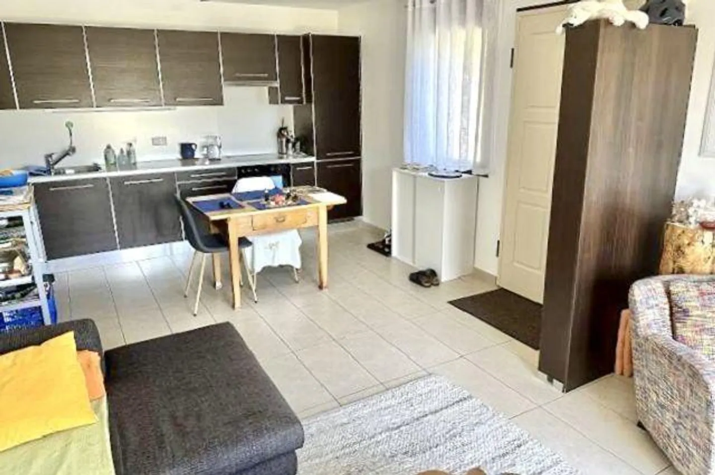 Appartement 3 1/2 au rez-de-chaussée avec terrasse et prairie fleurie avec vue sur le lac - Photo 5 sur 23