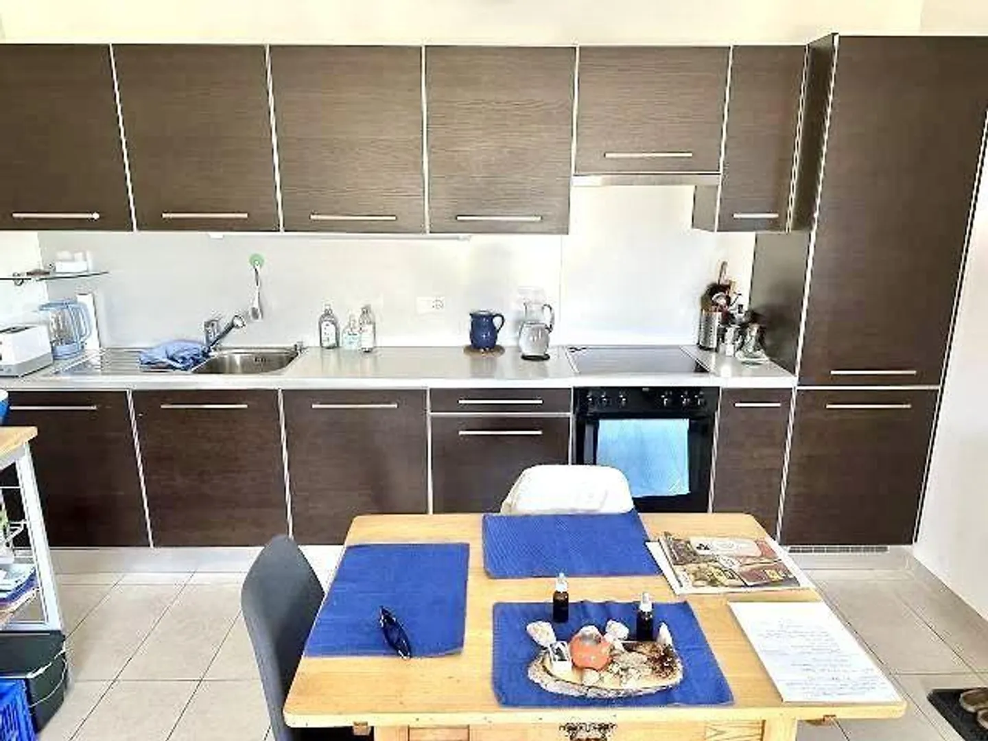 Appartement 3 1/2 au rez-de-chaussée avec terrasse et prairie fleurie avec vue sur le lac - Photo 7 sur 23