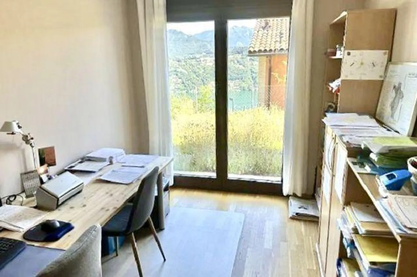 Appartement 3 1/2 au rez-de-chaussée avec terrasse et prairie fleurie avec vue sur le lac - Photo 10 sur 23