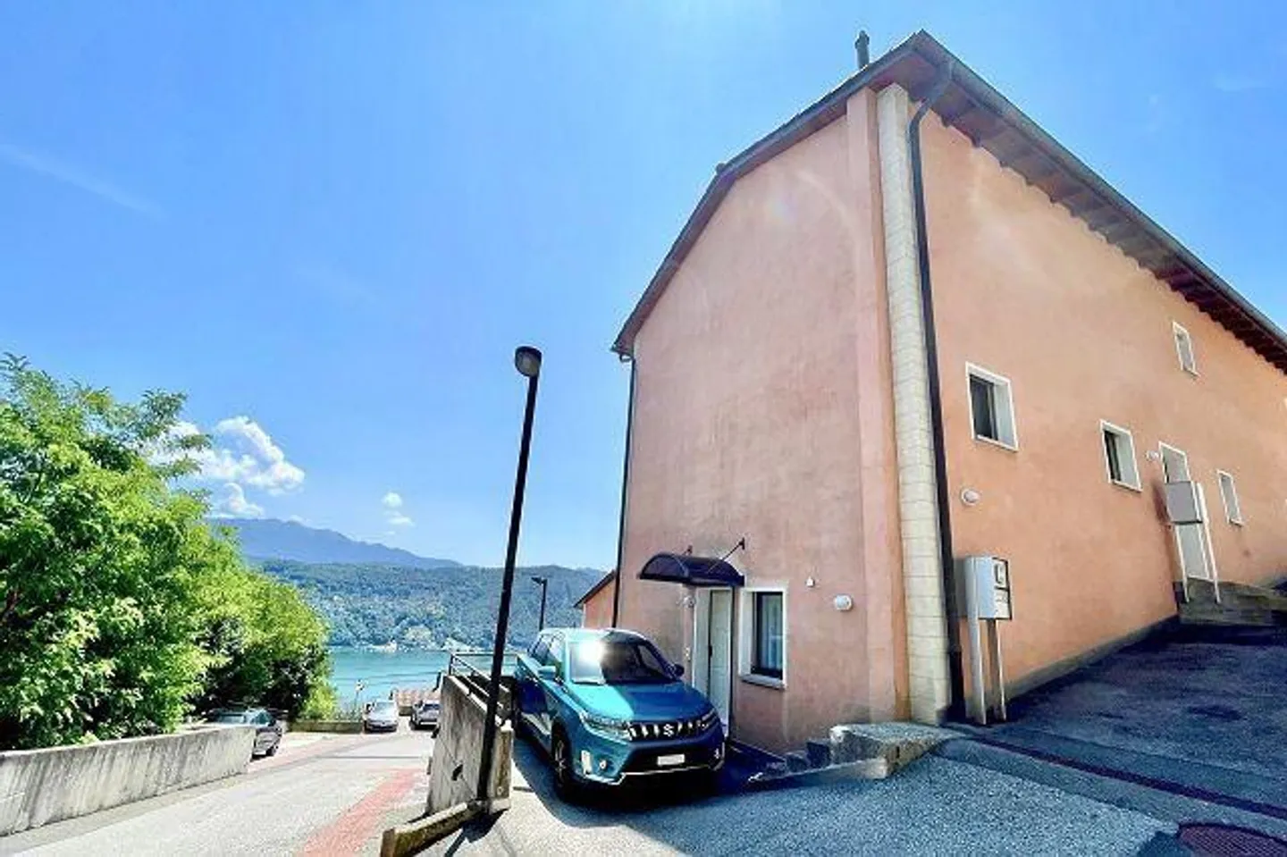 Appartement 3 1/2 au rez-de-chaussée avec terrasse et prairie fleurie avec vue sur le lac - Photo 20 sur 23