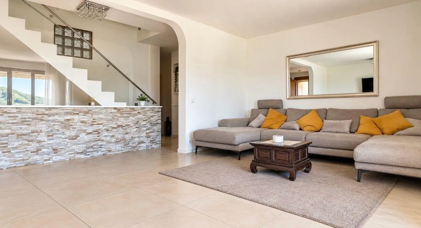 Villa with private garden and pleasant open view - Photo 21 of 22
