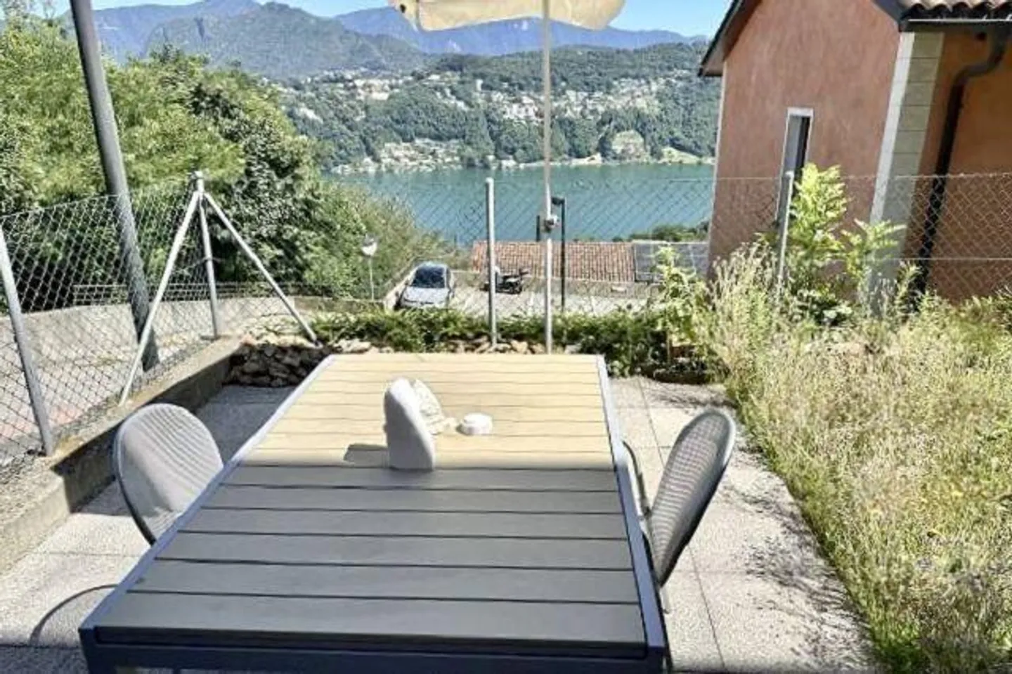 Appartement 3 1/2 au rez-de-chaussée avec terrasse et prairie fleurie avec vue sur le lac - Photo 15 sur 23