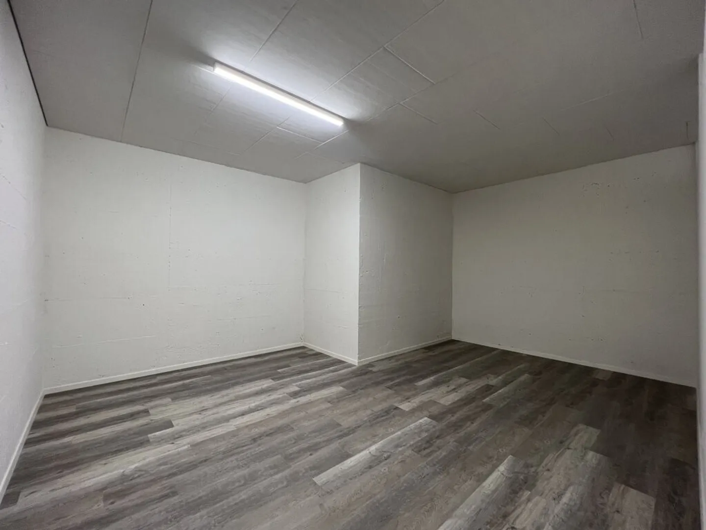 Espace de stockage spacieux - 8712 Stäfa - Photo 2 sur 3