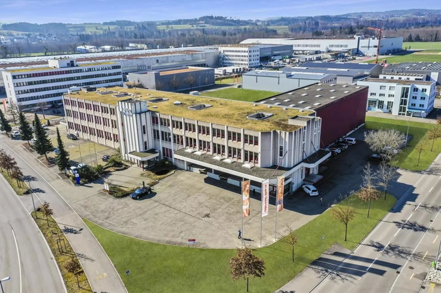Ampio ufficio ristrutturato di recente in una posizione centrale a Weinfelden - Foto 1 di 12