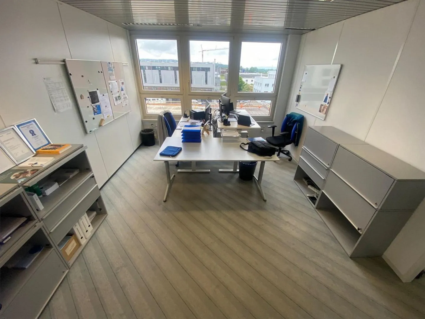 Ampio ufficio ristrutturato di recente in una posizione centrale a Weinfelden - Foto 3 di 12