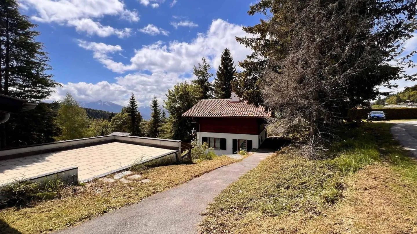 SCHÖNES CHALET MIT 5 ZIMMERN, EINER ABHÄNGIGKEIT UND 2 GESCHLOSSENEN GARAGEN - Foto 9 von 11