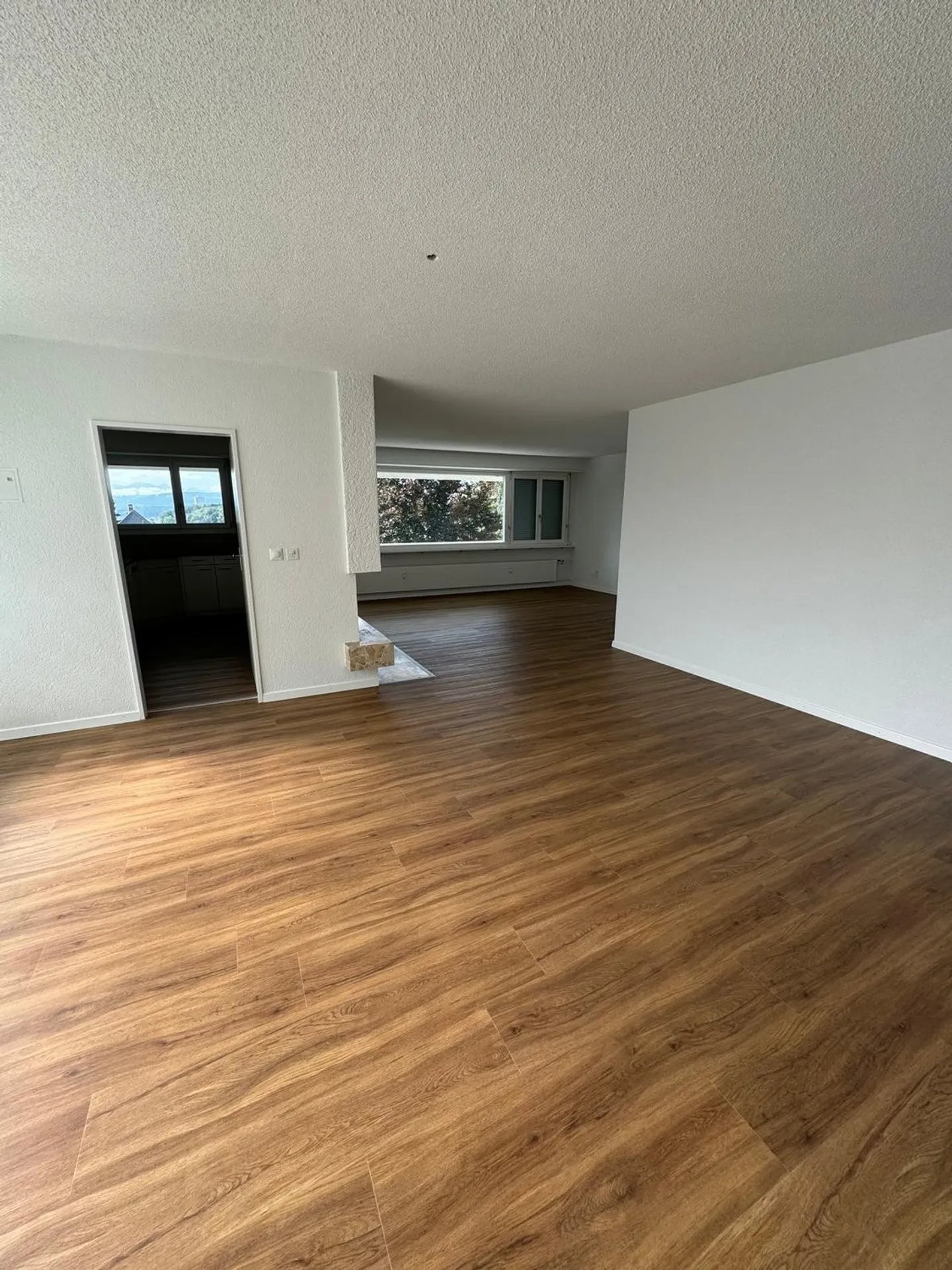 Attractive 4.5-room apartment with balcony in the best location of Ittigen - Photo 6 of 9