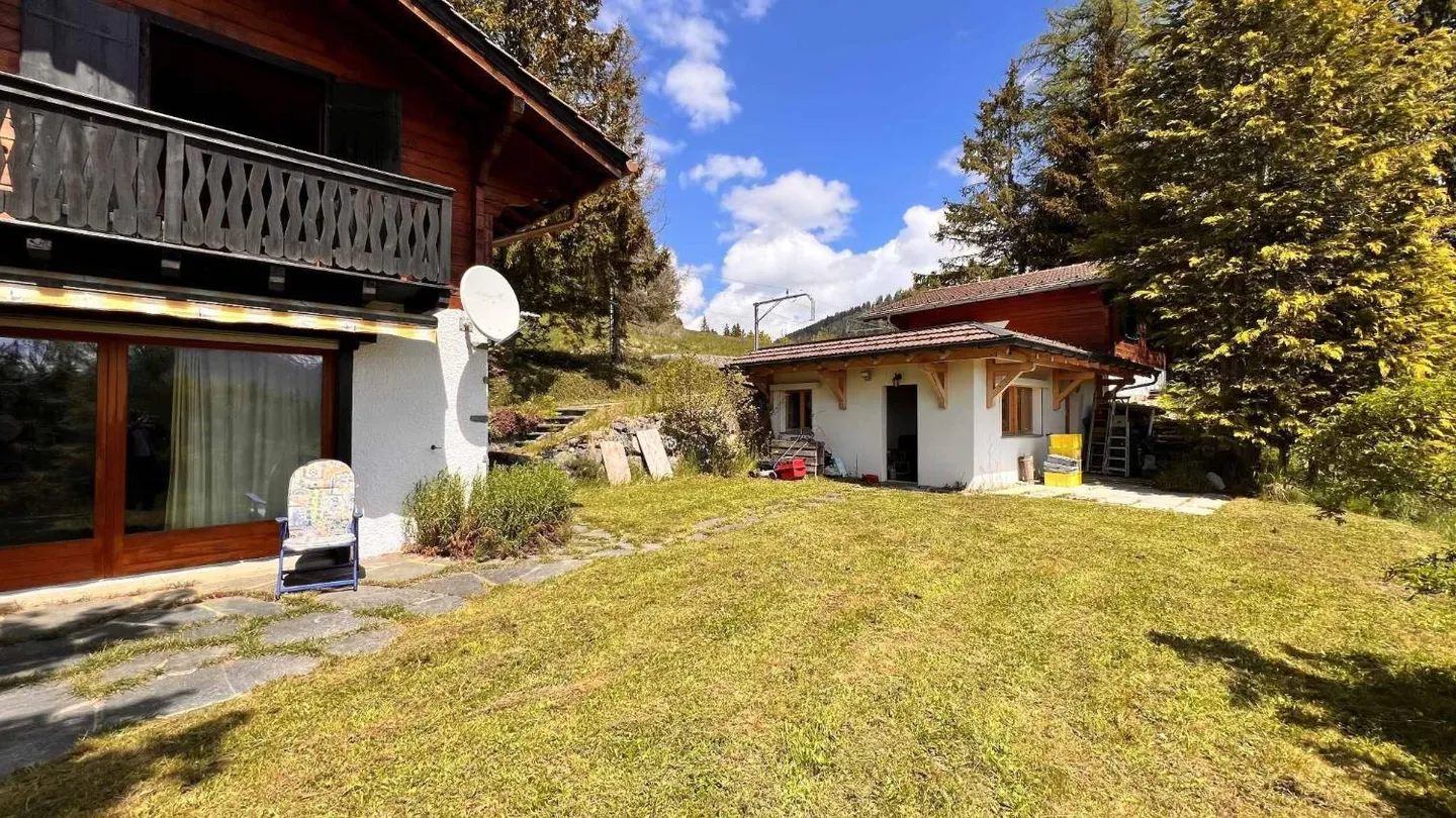 SCHÖNES CHALET MIT 5 ZIMMERN, EINER ABHÄNGIGKEIT UND 2 GESCHLOSSENEN GARAGEN - Foto 11 von 11