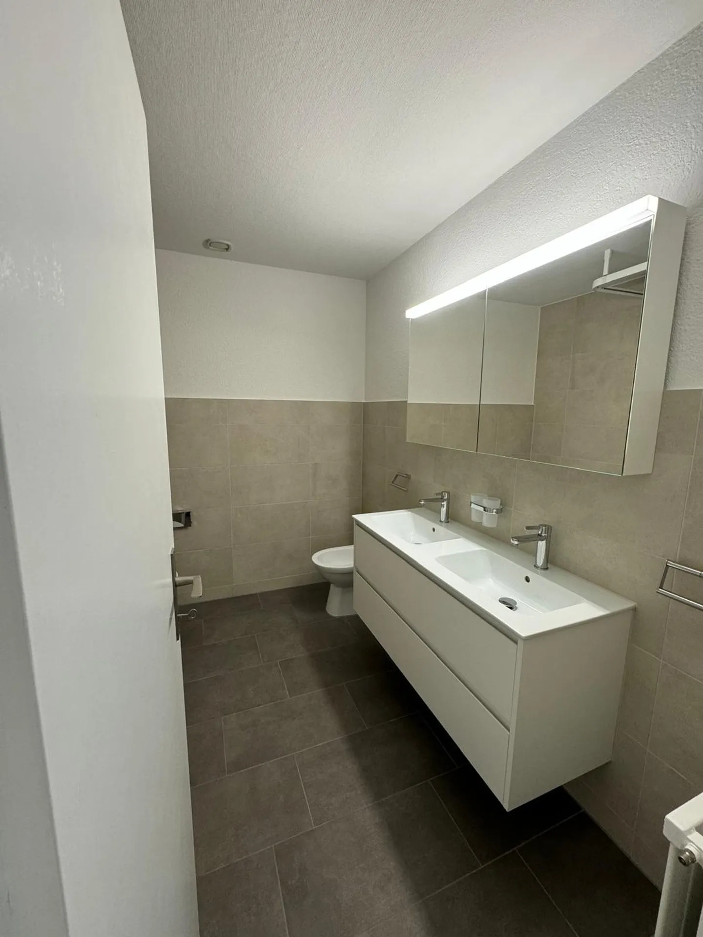Attractive 4.5-room apartment with balcony in the best location of Ittigen - Photo 7 of 9