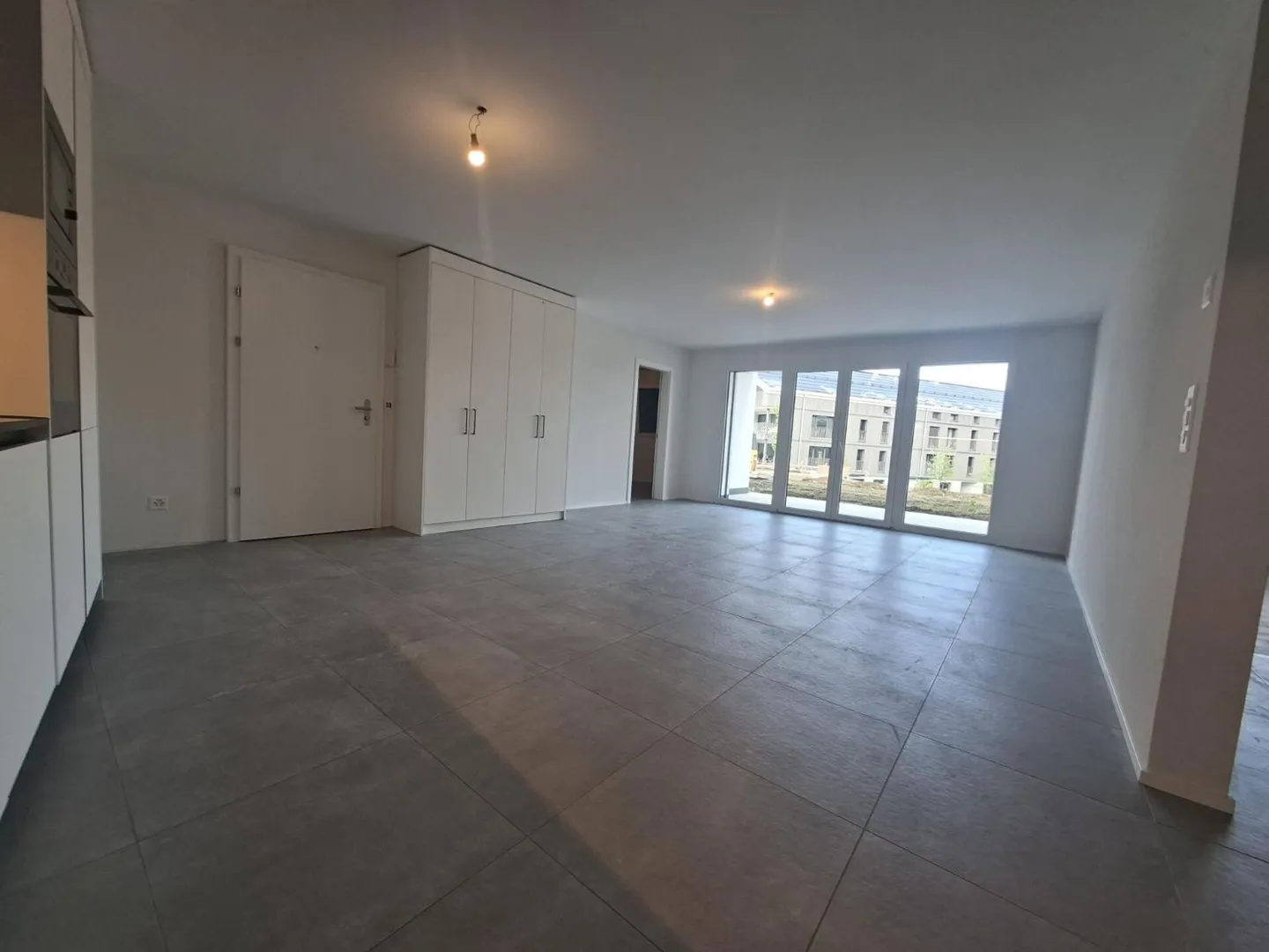 3.5 Room Apartment - Photo 2 of 11