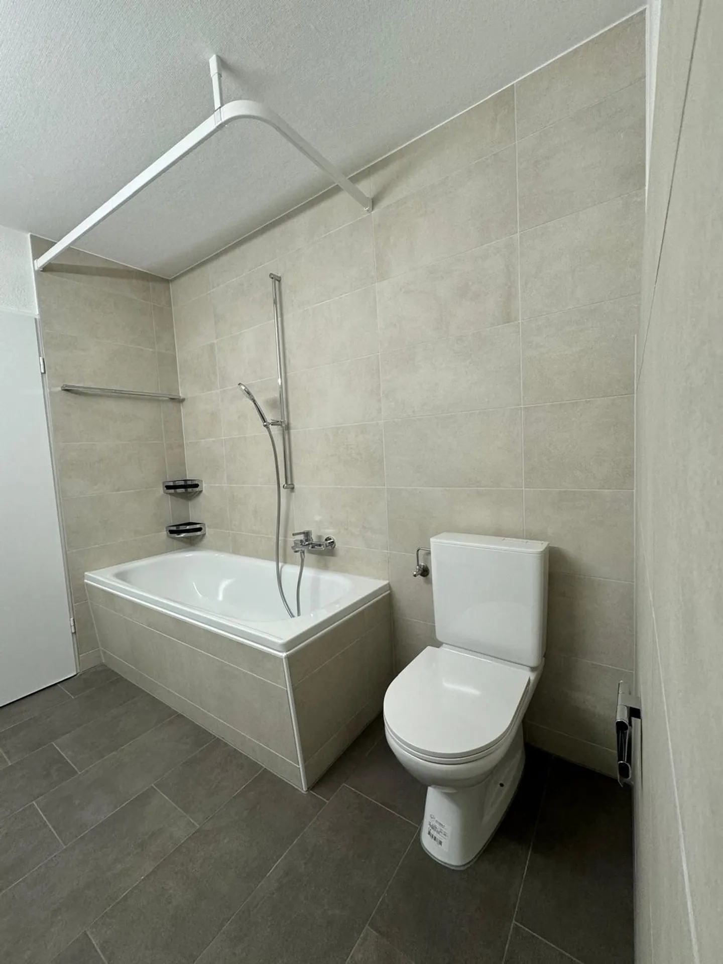 Attractive 4.5-room apartment with balcony in the best location of Ittigen - Photo 8 of 9