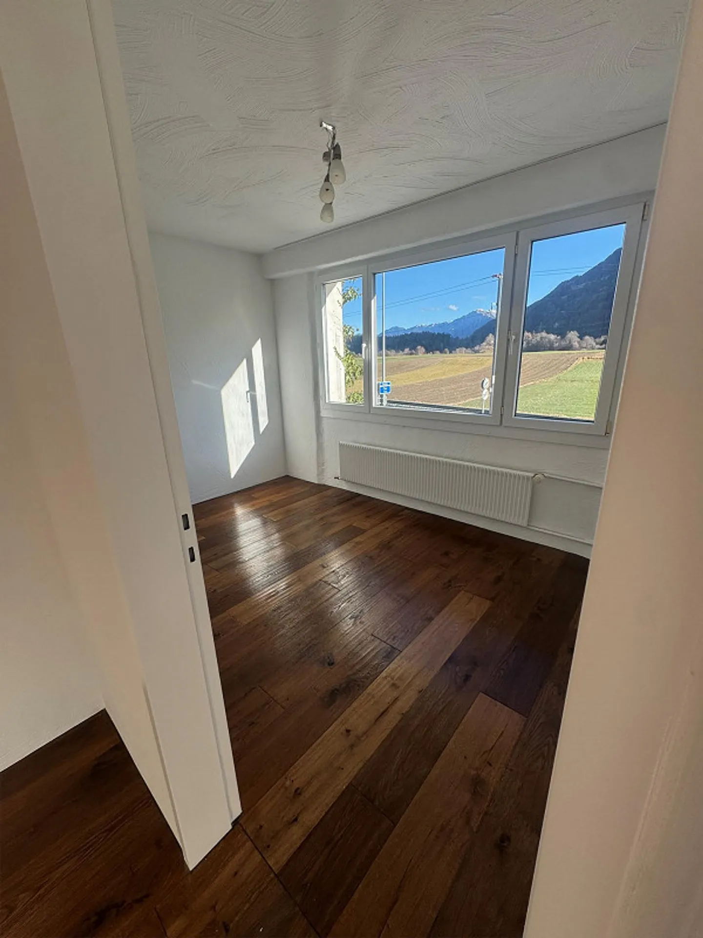 Grosszügige 3.5-Zimmer-Terrassenwohnung am Rande von Rhäzüns - Foto 10 von 17