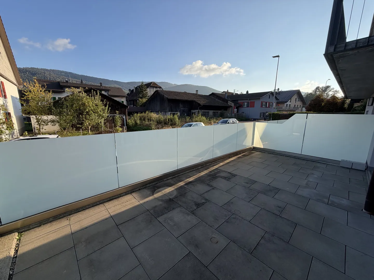 Appartement Charmant avec Terrasse - Photo 3 sur 10