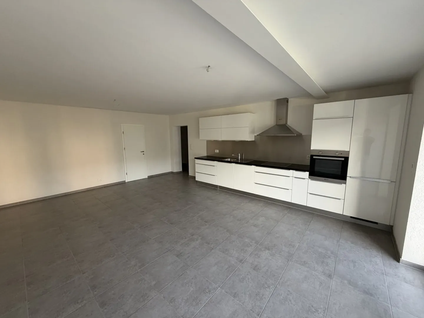 Appartement Charmant avec Terrasse - Photo 5 sur 10