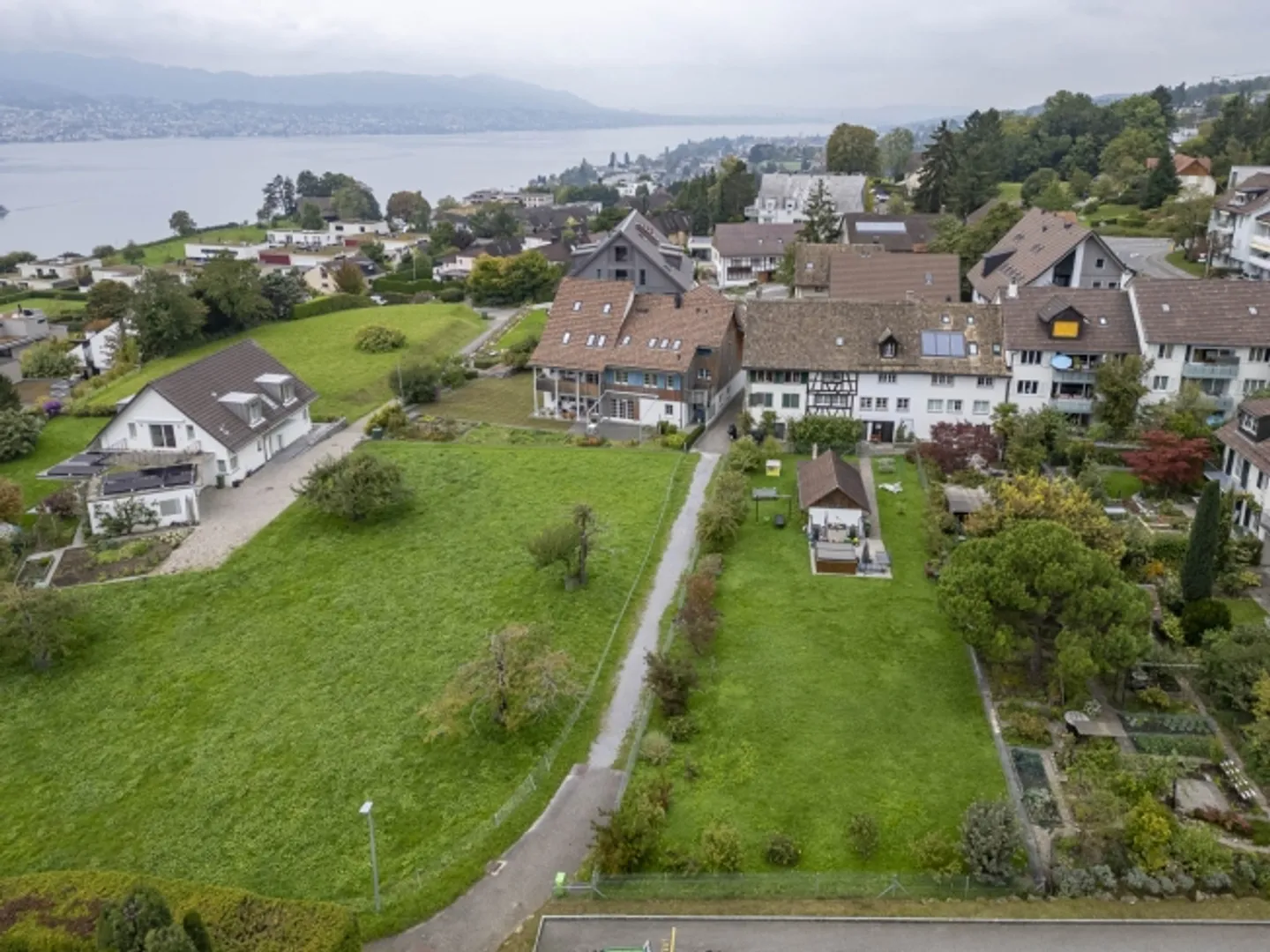 793 m2 large plot with existing garden house - Photo 1 of 1