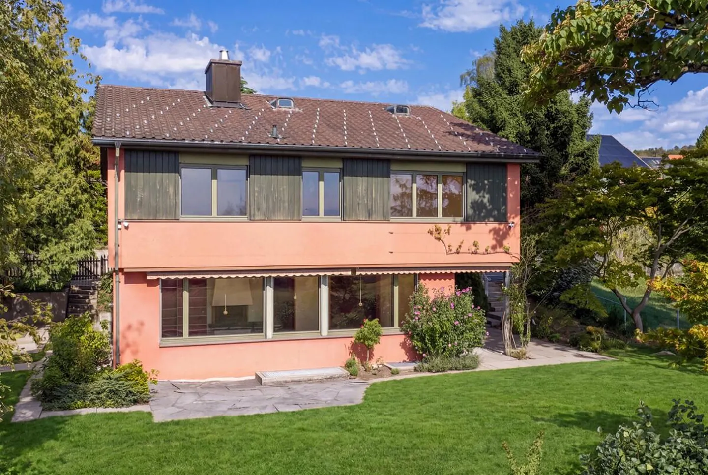 Single-family house in Pfäffikon ZH with potential - Photo 2 of 7