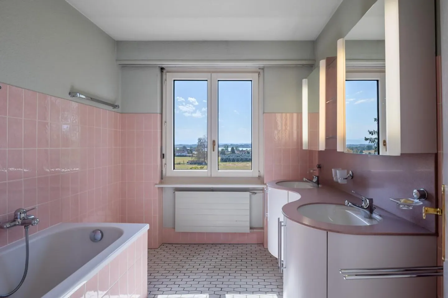 Single-family house in Pfäffikon ZH with potential - Photo 3 of 7