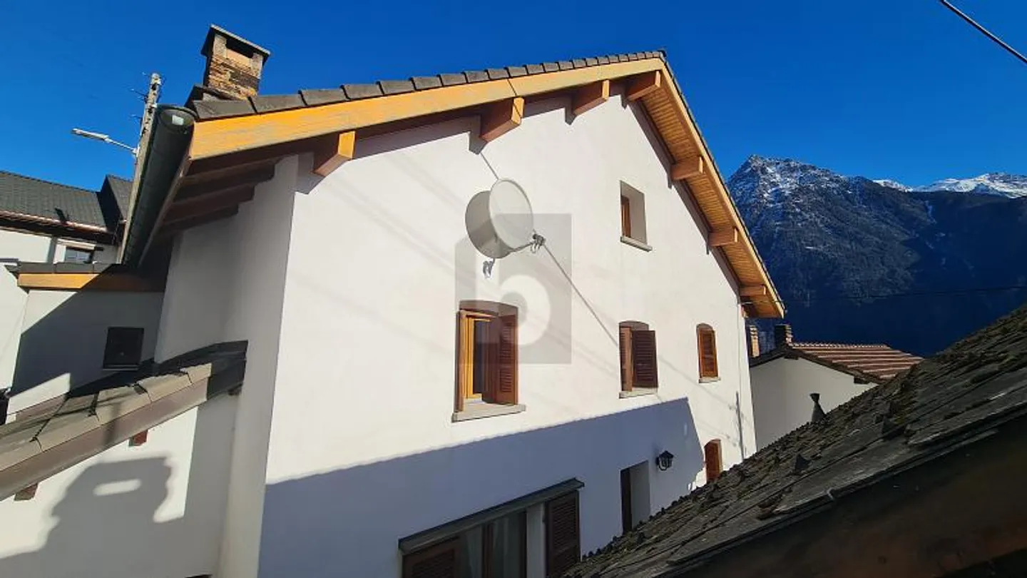 SPAZIOSA E SOLEGGIATA CON VISTA SULLE MONTAGNE - Foto 5 di 6