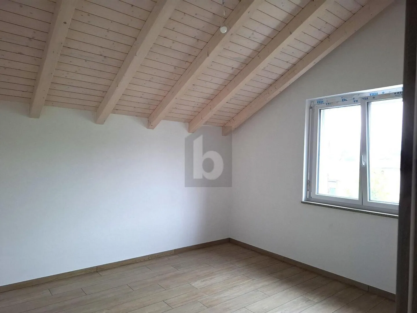 Attico moderno con grande terrazza - Foto 4 di 6