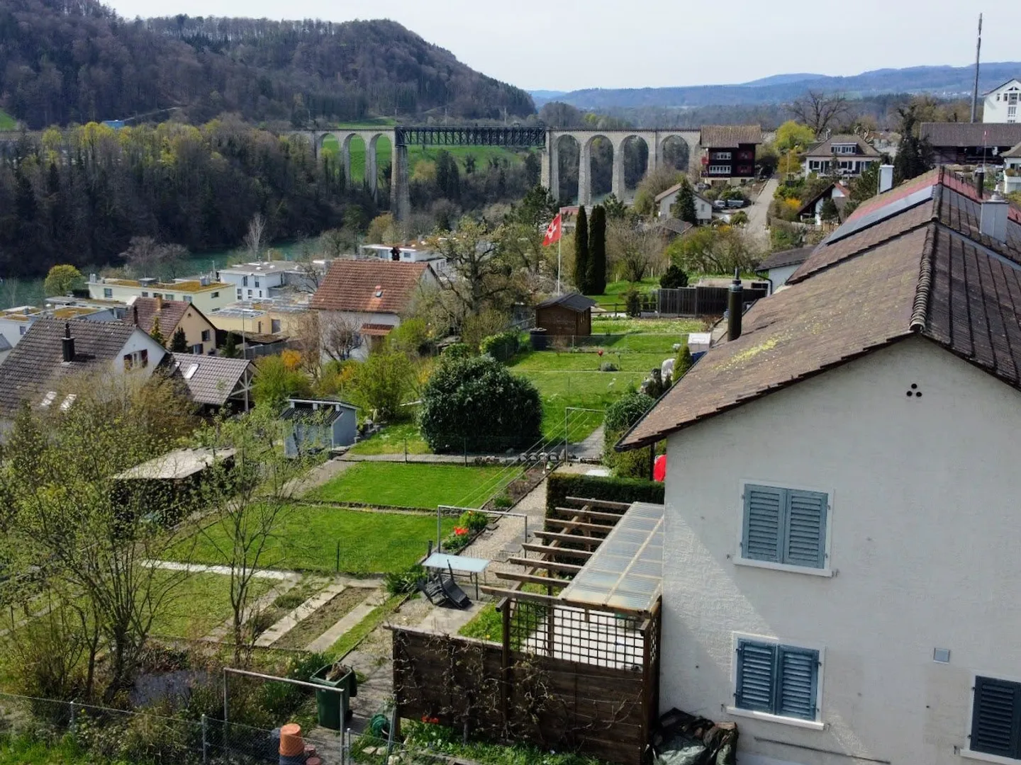 Charmante maison individuelle de 4 pièces avec jardin à Eglisau - Photo 1 sur 13