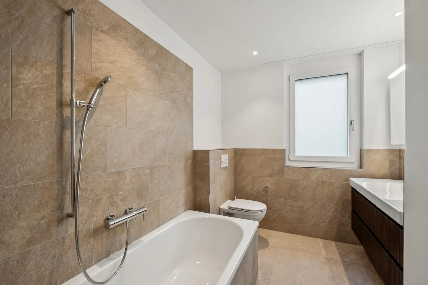 Moderne 3.5-Zimmerwohnung in Goldau - Foto 3 von 6