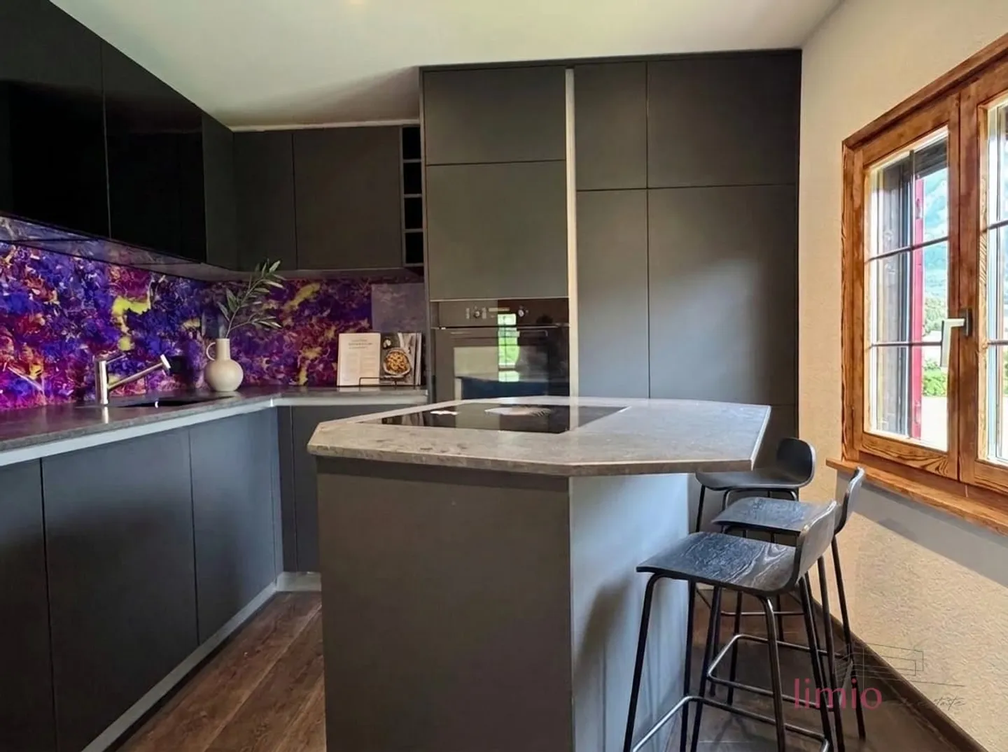 A RARE OPPORTUNITY: Completely renovated chalet with a separate apartment just 5 minutes from Chur - Photo 3 of 13