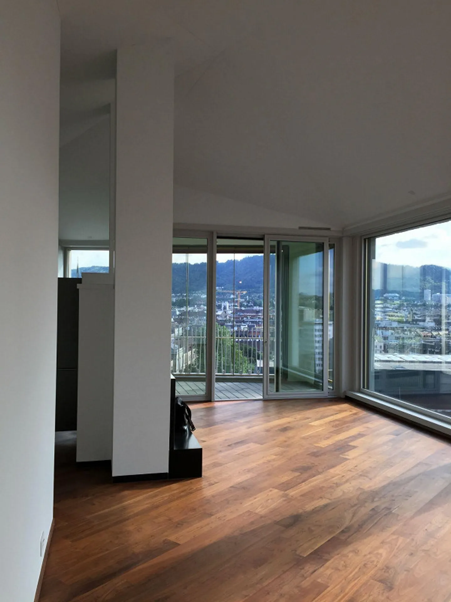 Europaallee - Spacious 3.5-room apartment with a view of Üetliberg - Photo 3 of 7