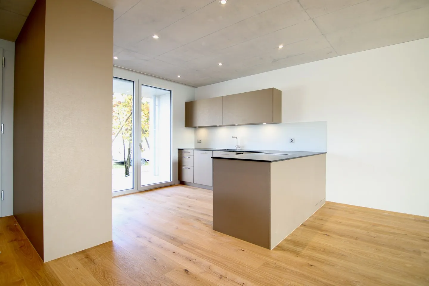 Exklusive 3.5-Zimmerwohnung an ruhiger, unverbauter Lage - Foto 2 von 14