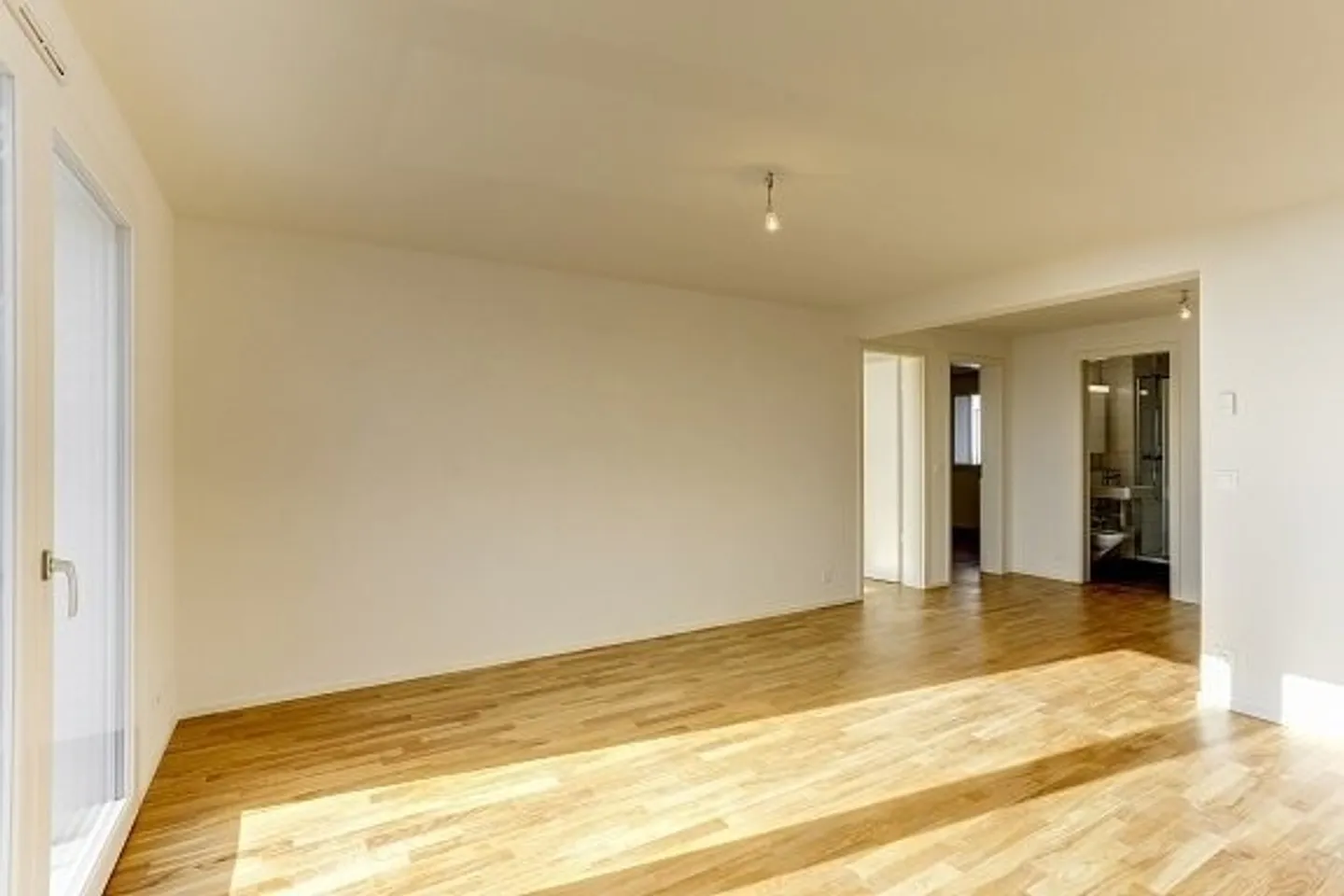 Live in a quiet accommodation - Photo 3 of 7