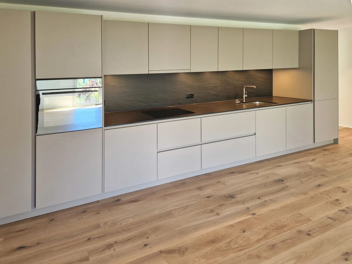 Vie urbaine, vie détendue : moderne appartement en copropriété de 4,5 pièces au 1er étage - Photo 1 sur 13