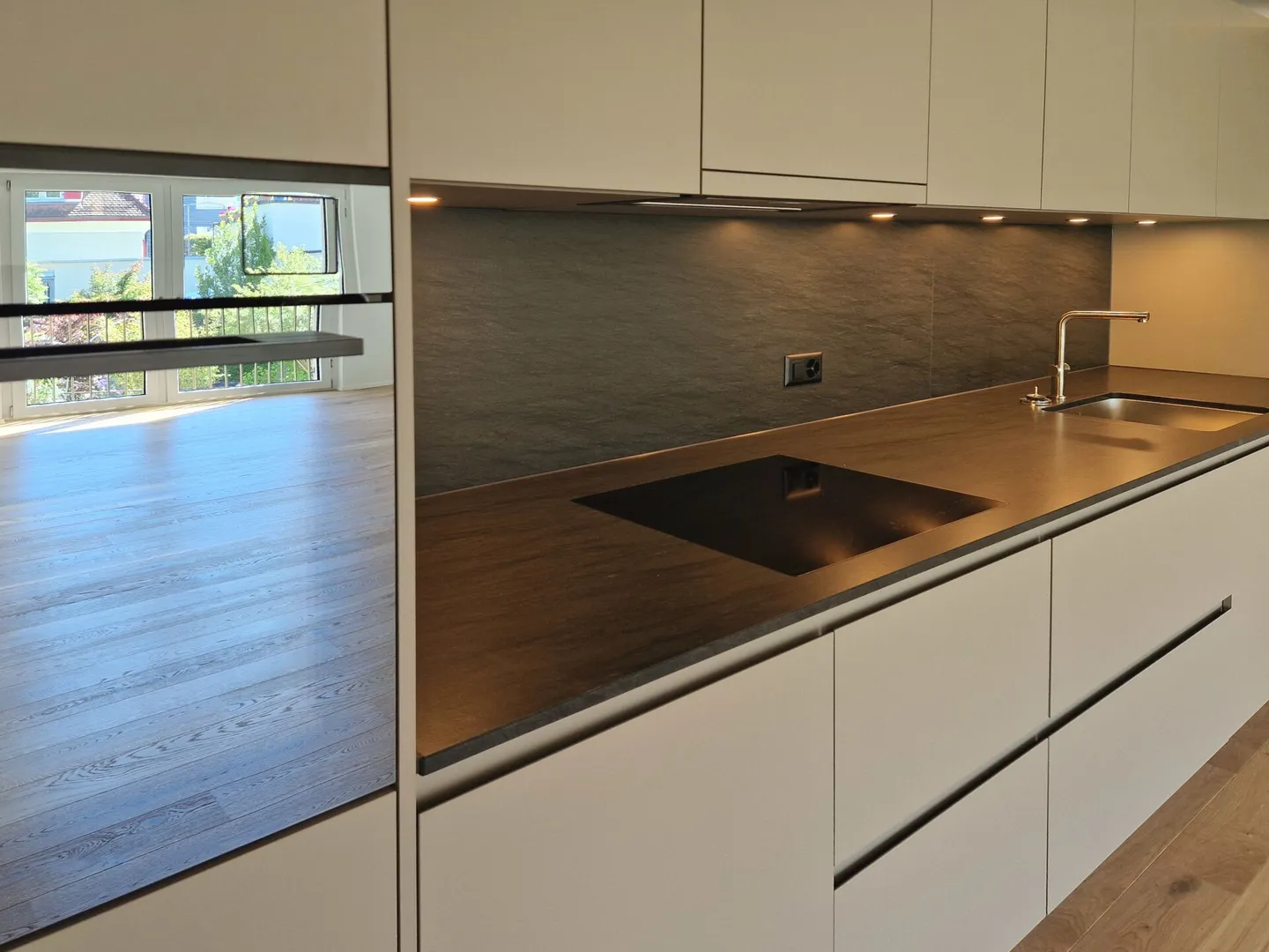 Vie urbaine, vie détendue : moderne appartement en copropriété de 4,5 pièces au 1er étage - Photo 5 sur 13