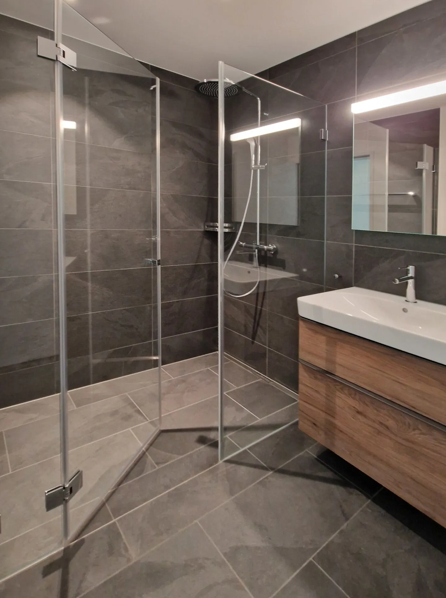 Vie urbaine, vie détendue : moderne appartement en copropriété de 4,5 pièces au 1er étage - Photo 9 sur 13