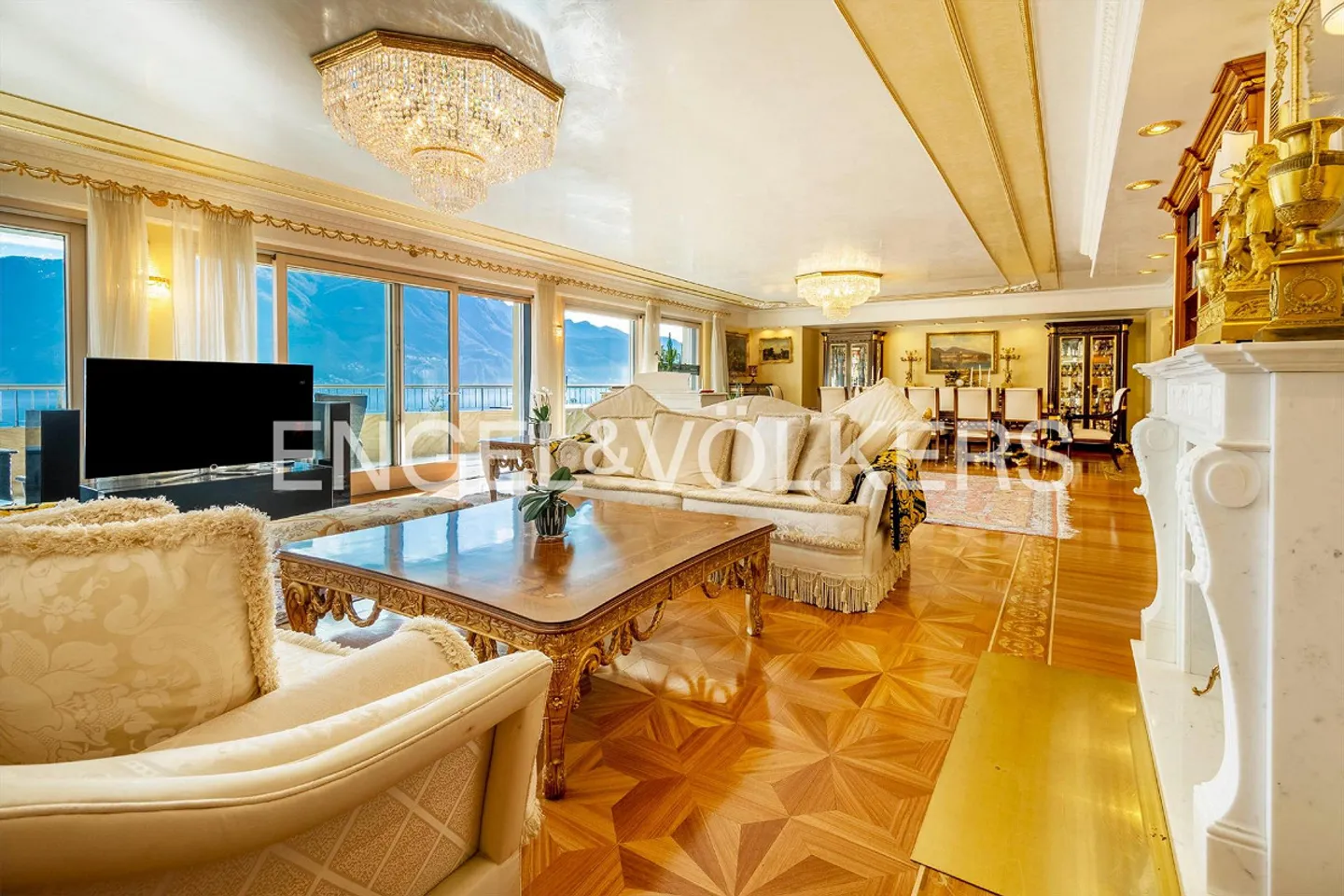 High-quality apartment in close proximity to the center - Photo 1 of 14