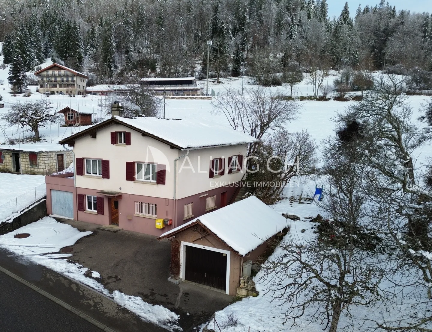 CASA DA RISTRUTTURARE CON 3 GARAGE - Foto 1 di 11