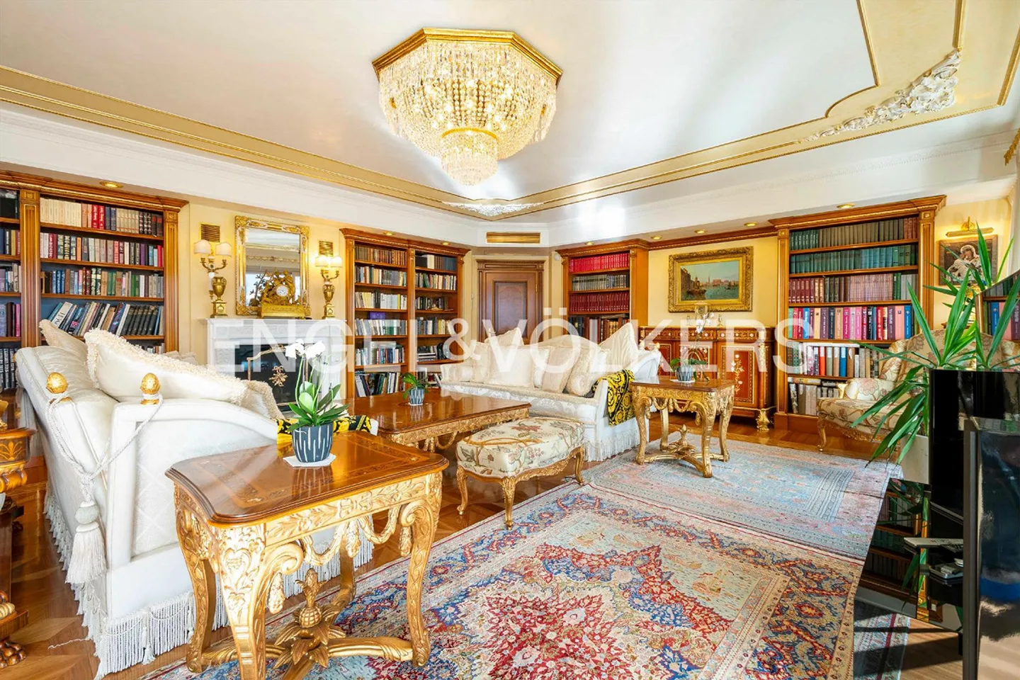 High-quality apartment in close proximity to the center - Photo 4 of 14