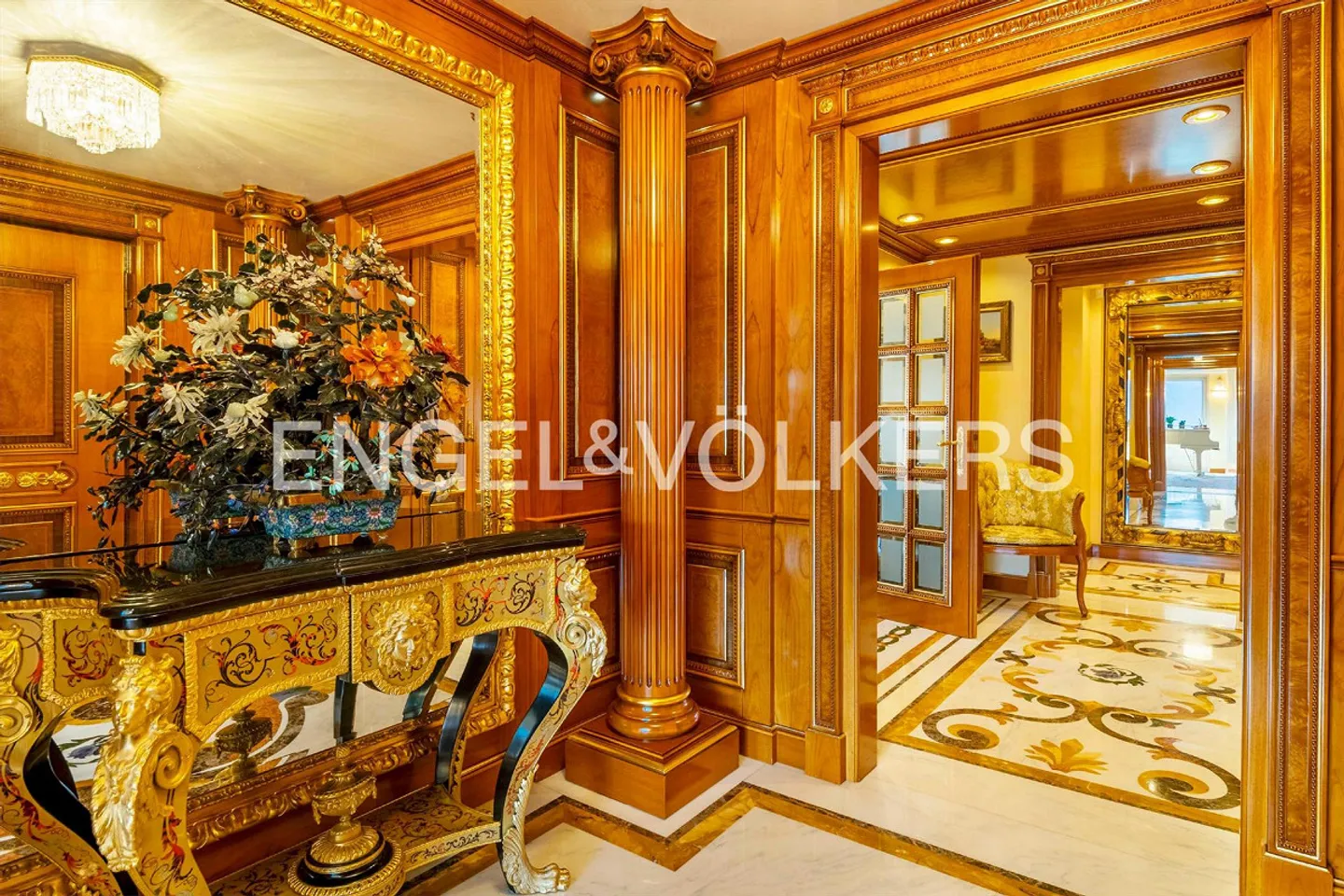 High-quality apartment in close proximity to the center - Photo 5 of 14