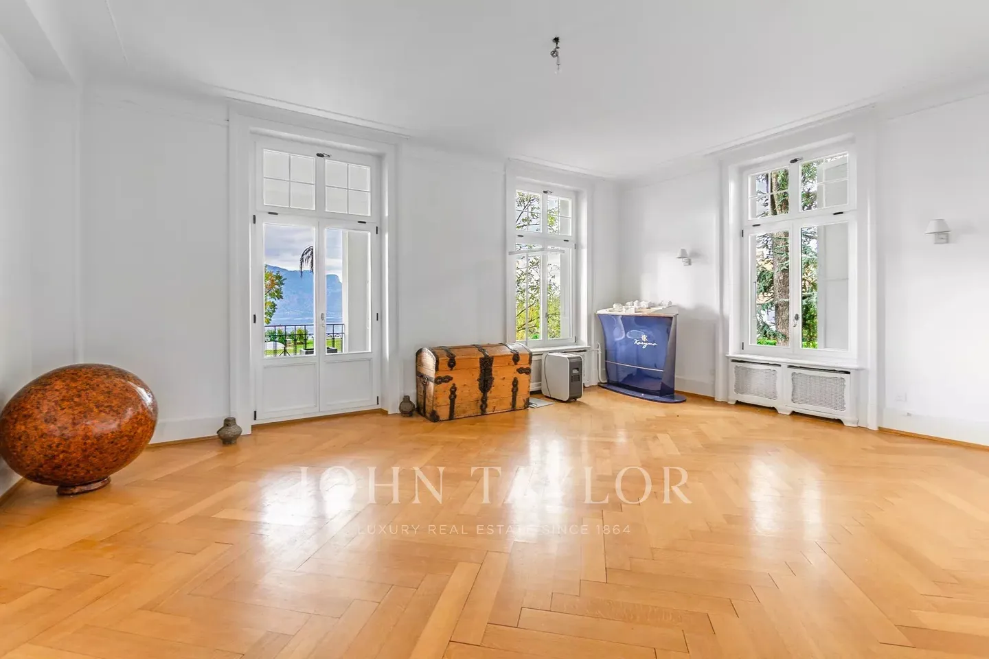 Herrenhaus mit spektakulärem Seeblick - Foto 3 von 20