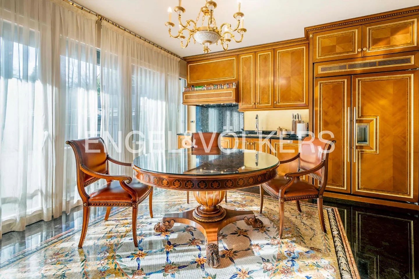 High-quality apartment in close proximity to the center - Photo 7 of 14