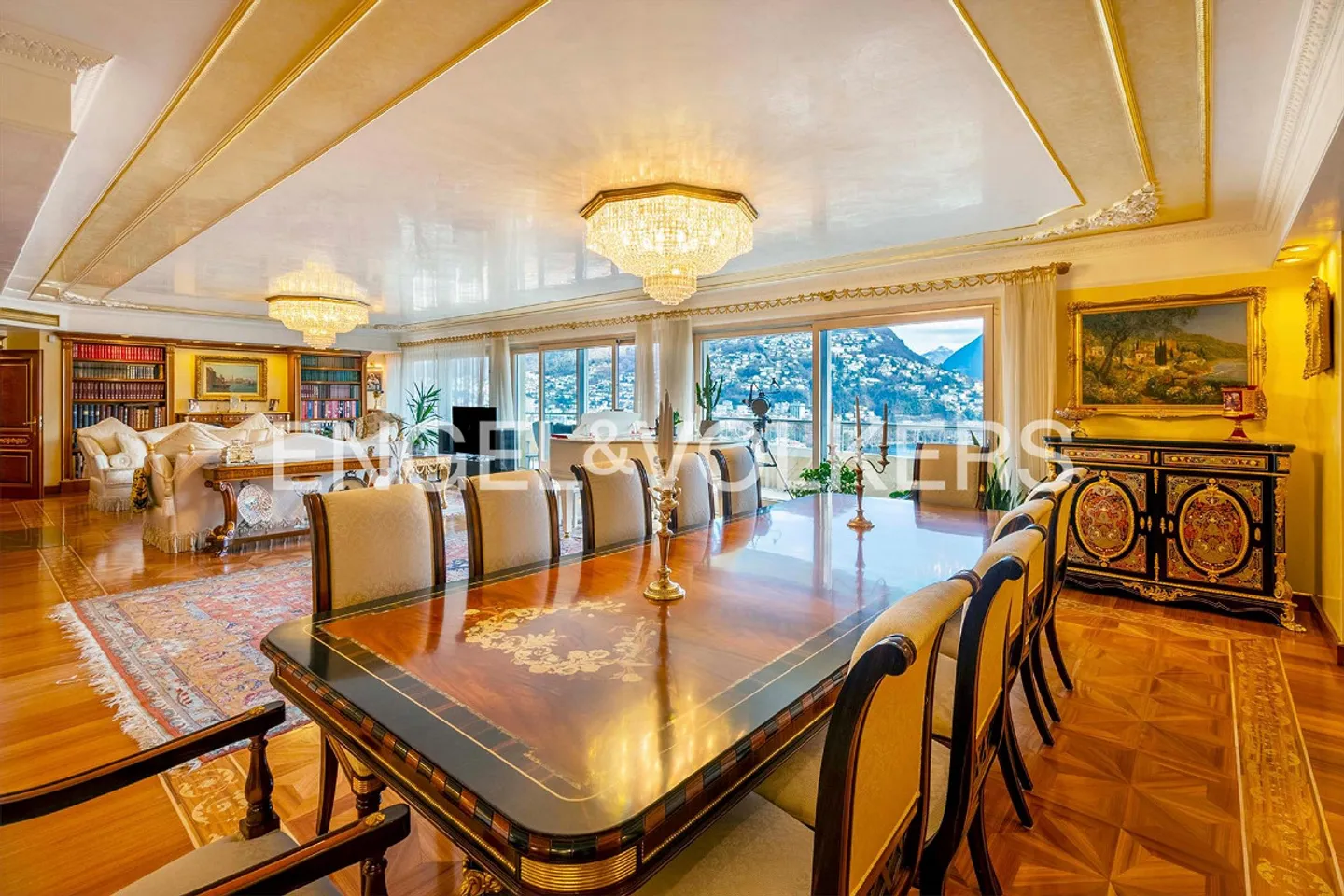 High-quality apartment in close proximity to the center - Photo 3 of 14