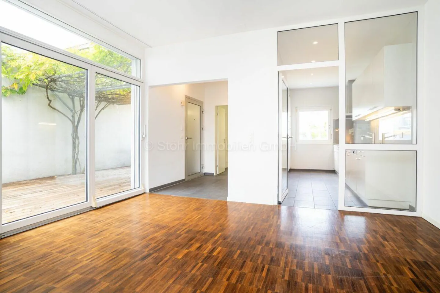 Maison de ville spacieuse de 5,5 pièces avec annexe supplémentaire - Photo 7 sur 24