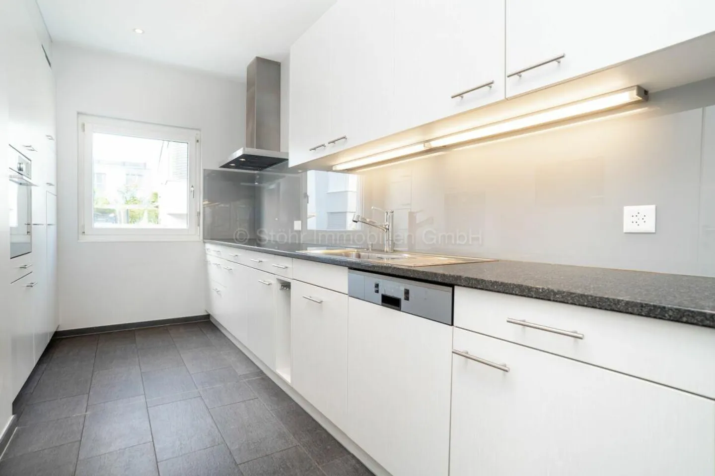 Maison de ville spacieuse de 5,5 pièces avec annexe supplémentaire - Photo 8 sur 24